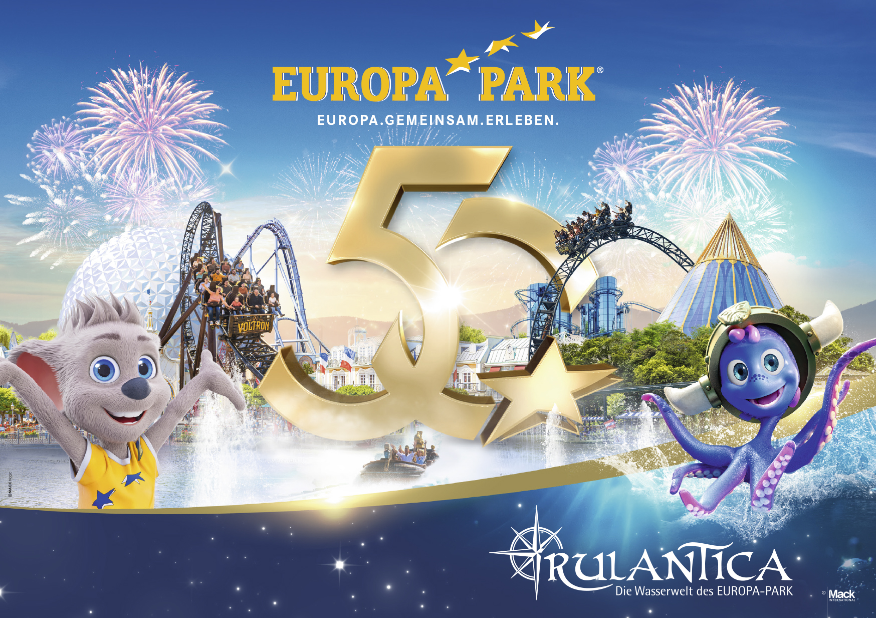 Die Collage zeigt das Logo des Parks, sowie eine große goldene 50 und diverse Attraktionen. Links im Bild jubelt das Maskottchen Ed Euromaus, rechts das Maskottchen Snorri (Rulantica).