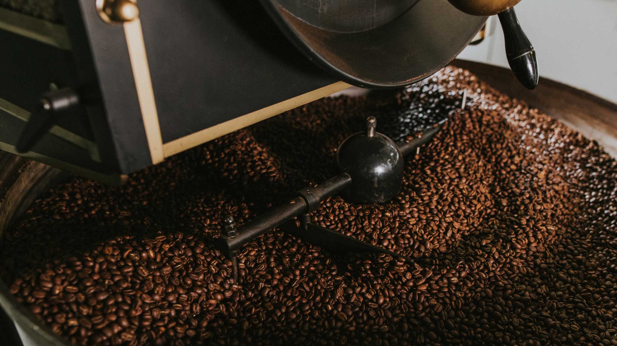 Kaffeebohnen im Kaffeeröster, Nahaufnahme