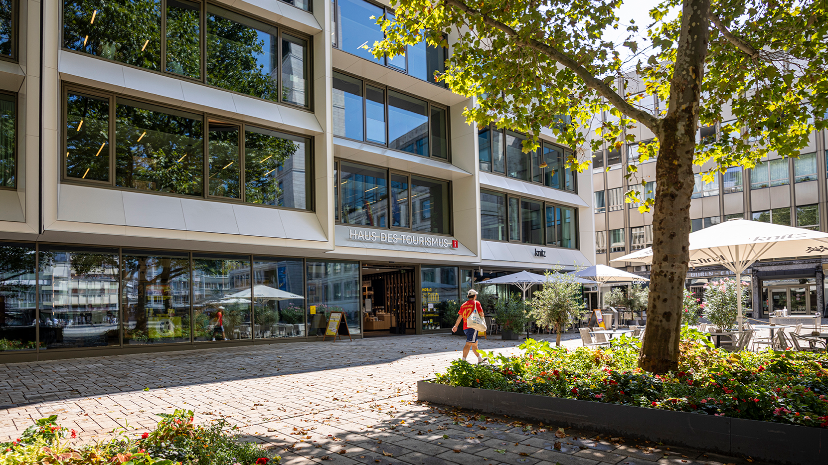 HdT Ansicht frontal i-Punkt und knitz, SMG, Sarah Schmid